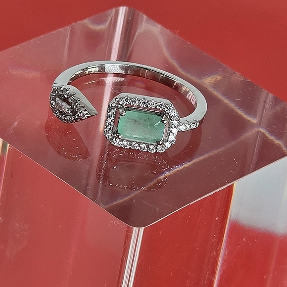 925 Sterling Silver Open Band Sz 6.5 with Natural Octagon 6x4mm Emerald Gemstone - Picture 4 of 9